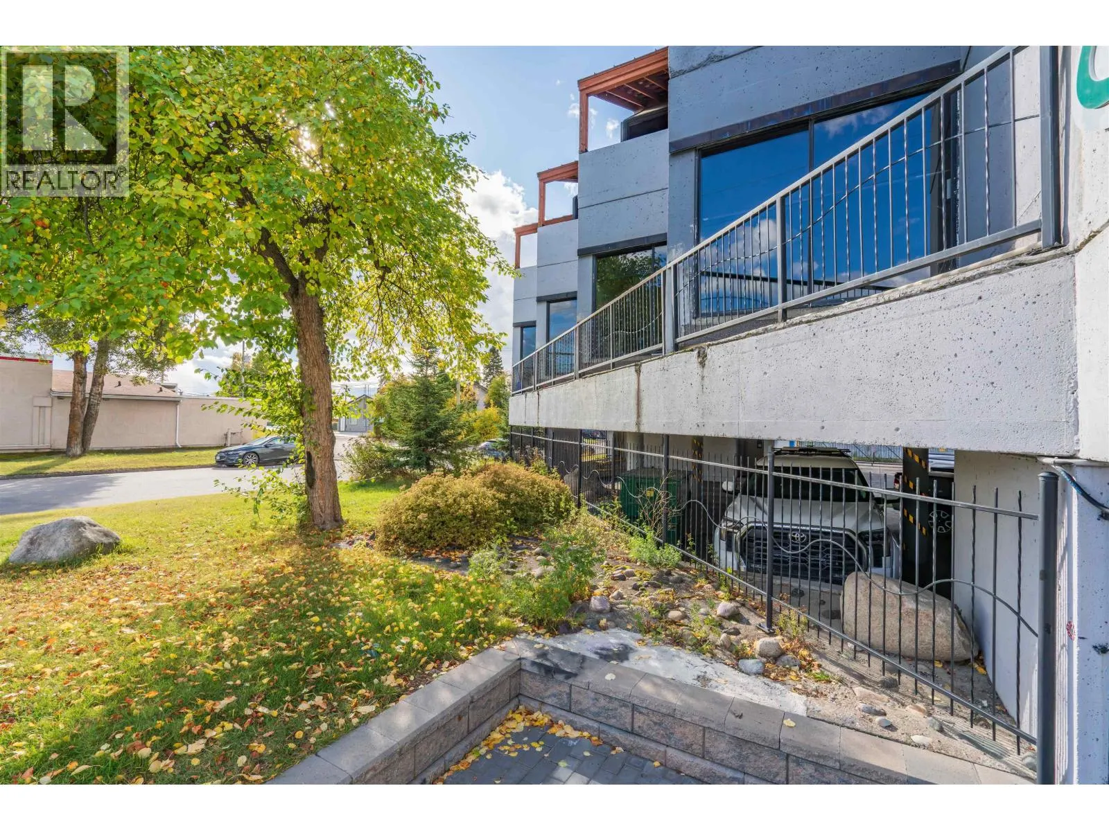 1877 QUEENSWAY