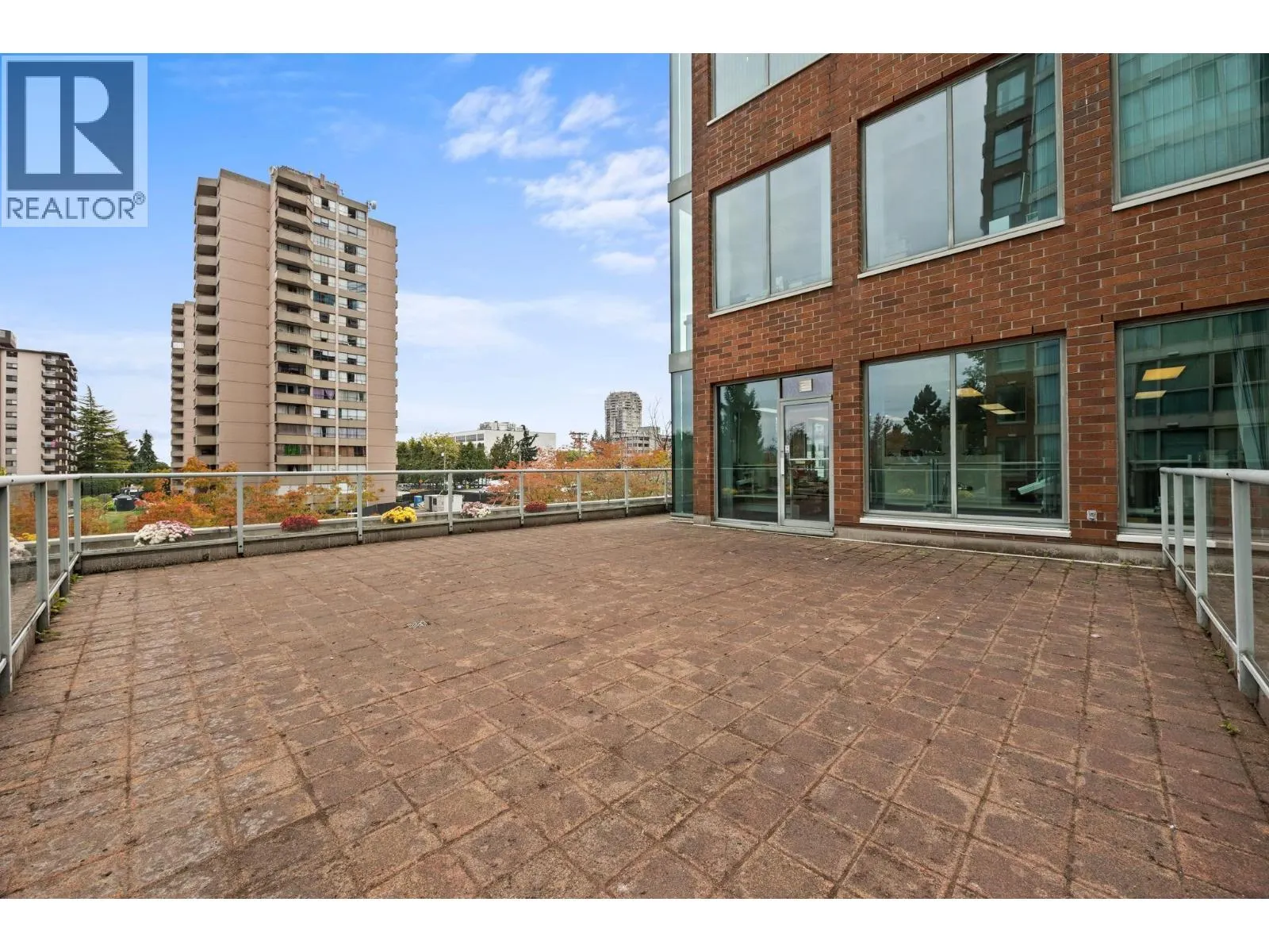 205 4885 KINGSWAY