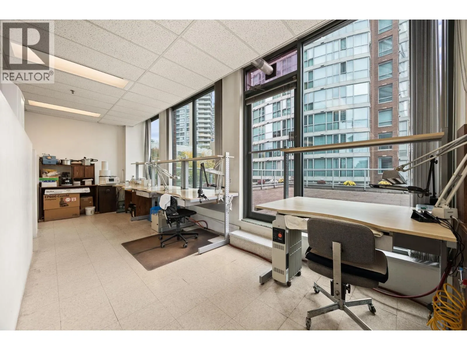 205 4885 KINGSWAY
