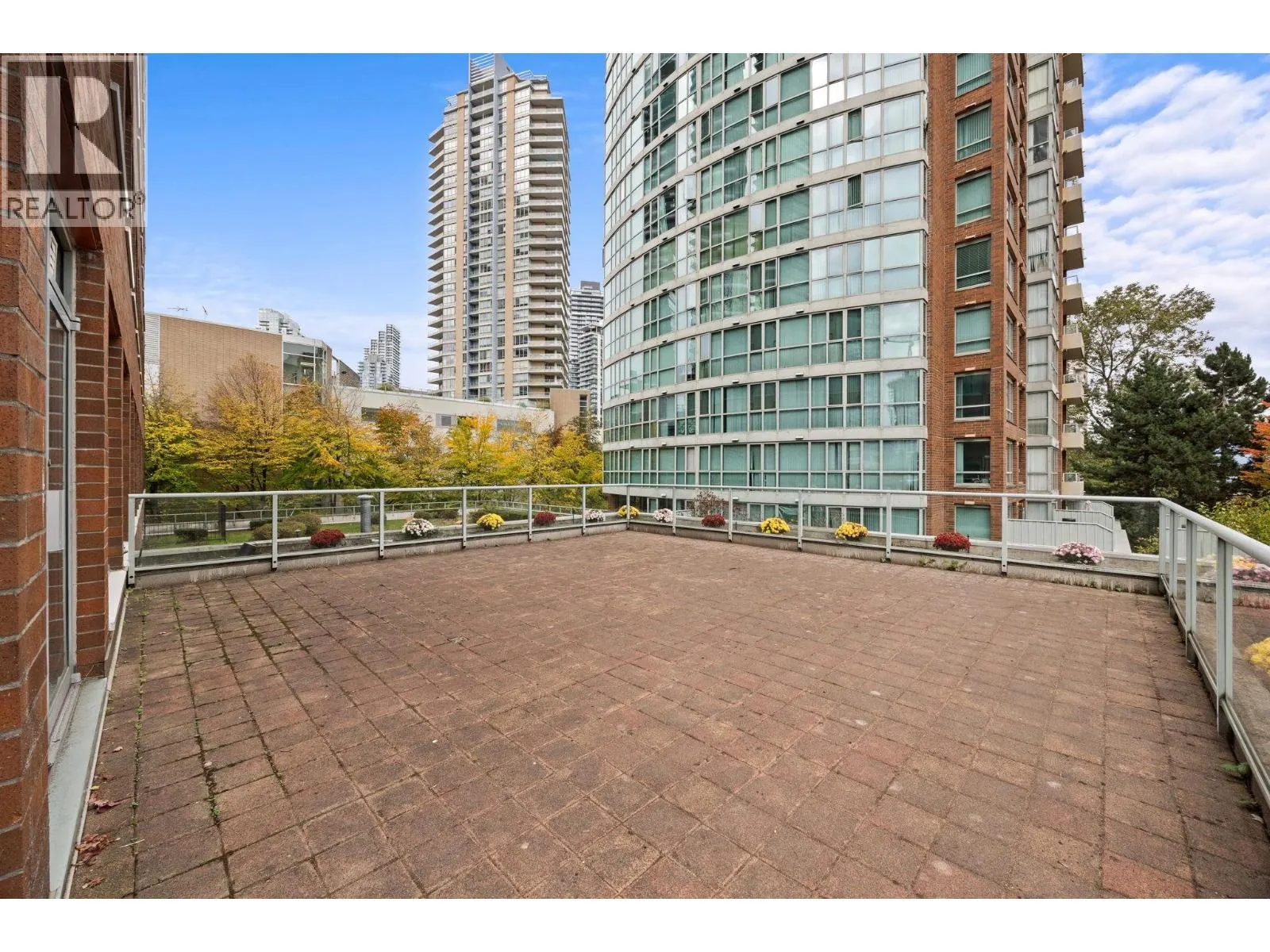 205 4885 KINGSWAY