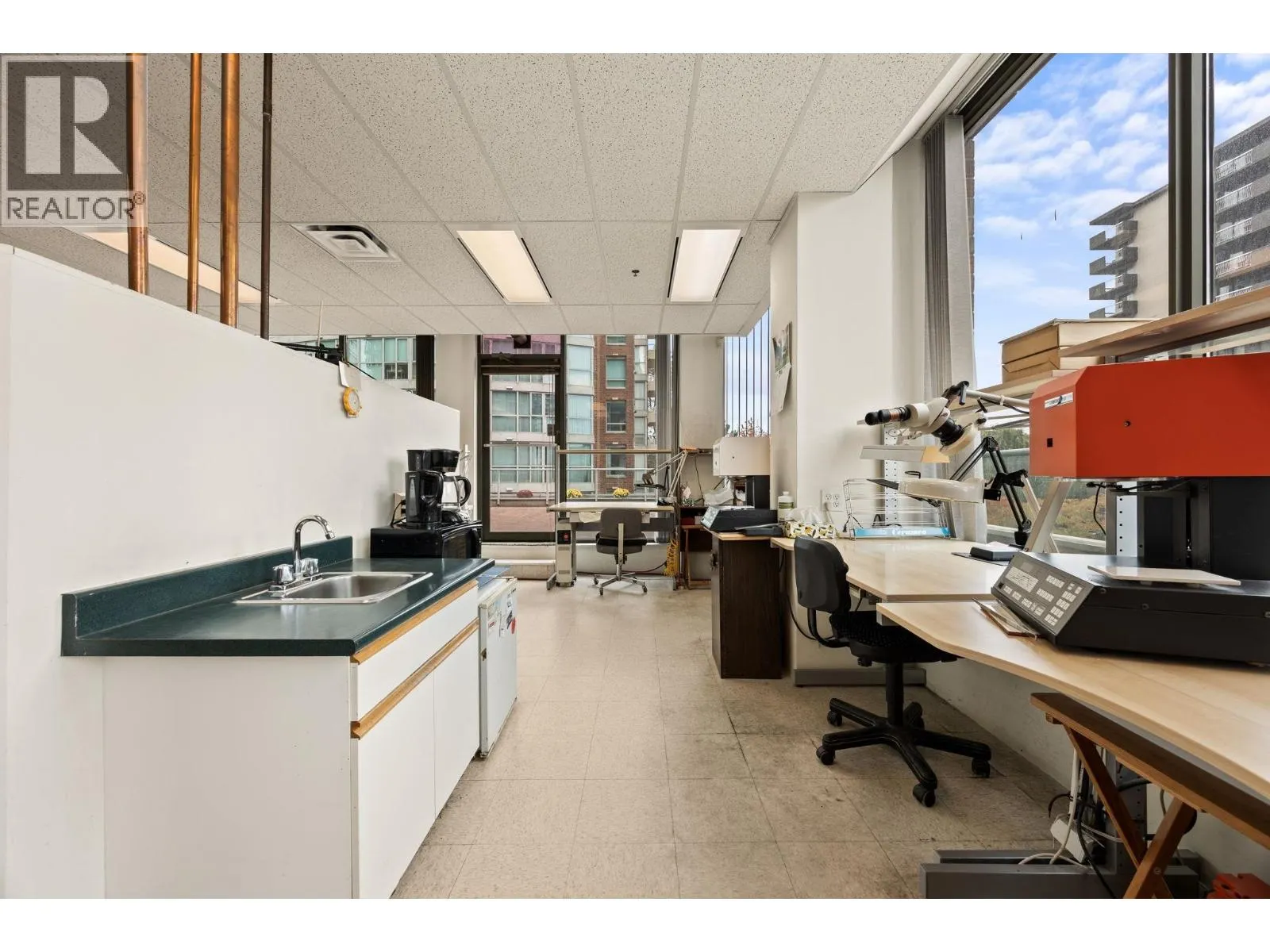 205 4885 KINGSWAY