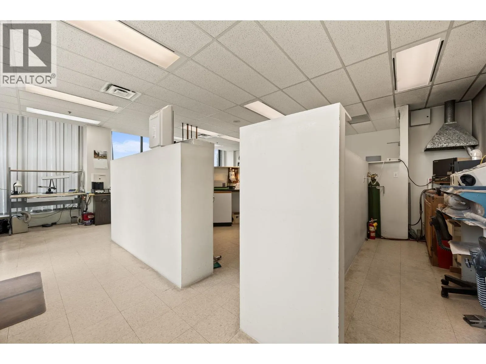 205 4885 KINGSWAY