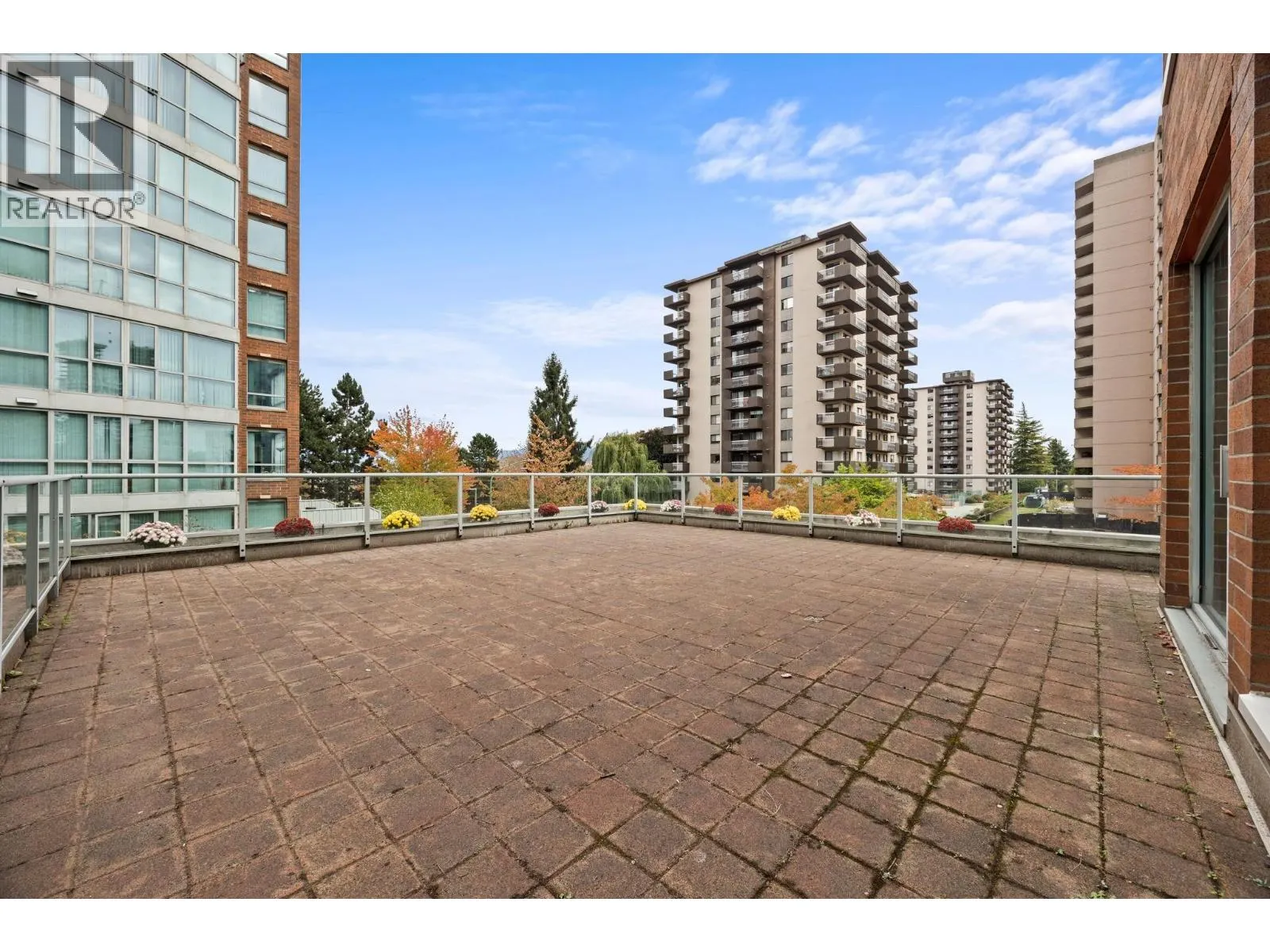 205 4885 KINGSWAY
