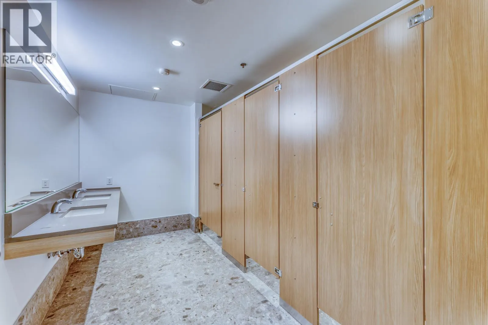 701 2992 GLEN DRIVE