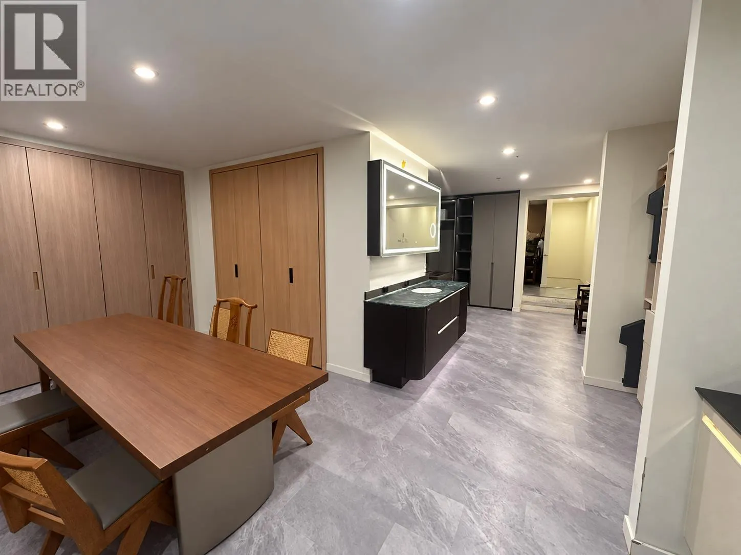 104 11511 BRIDGEPORT ROAD