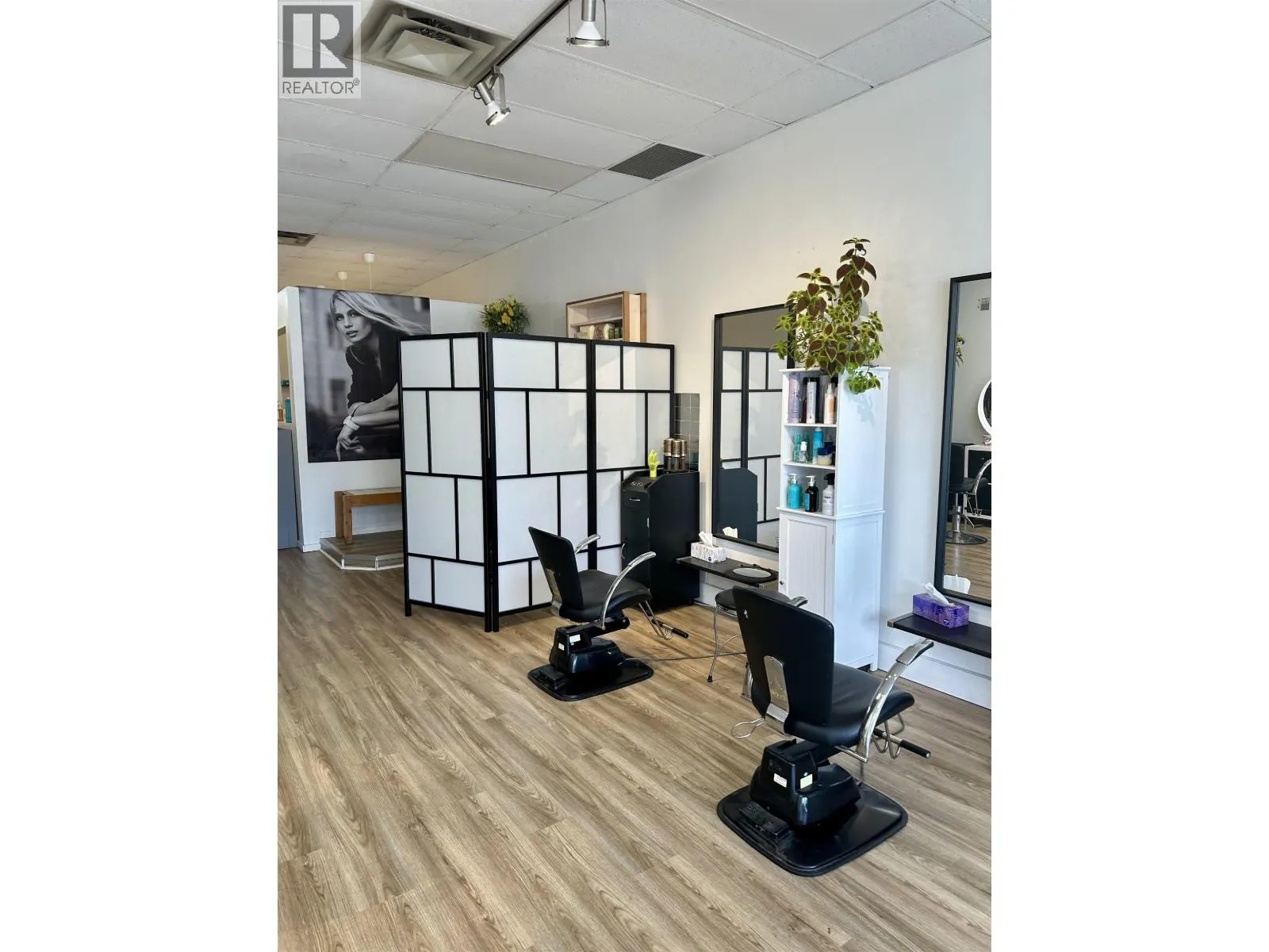 122 W BROADWAY