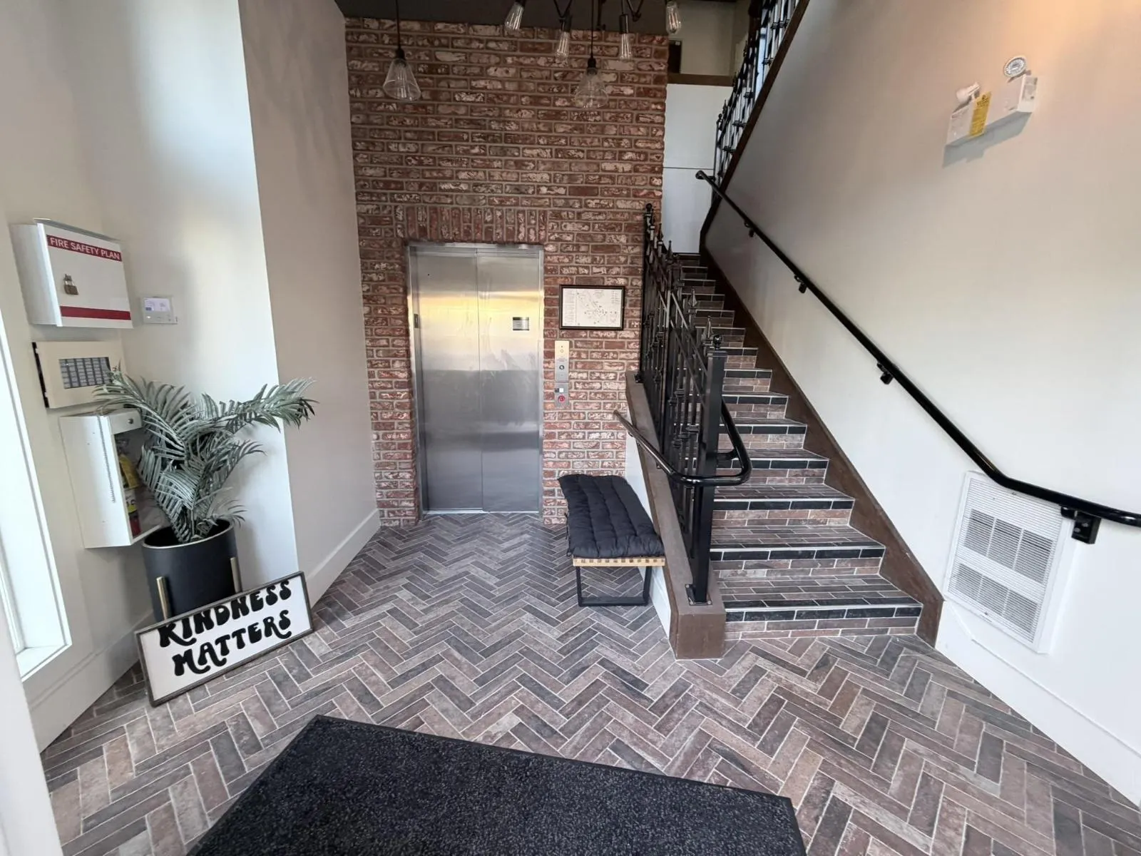 201 45925 THUNDERBIRD LANE|Chilliwack Downtown