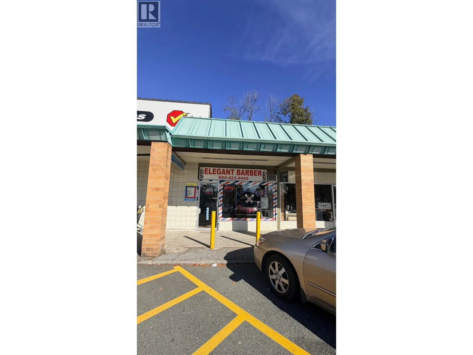 11 5901 E BROADWAY