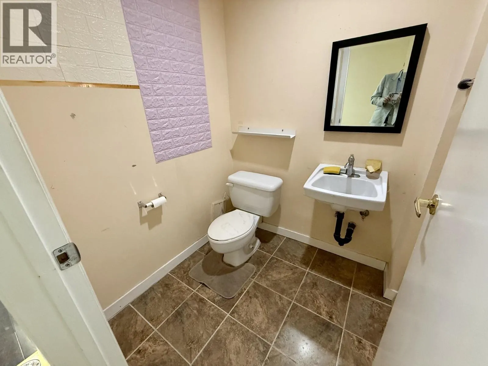 1270 8888 ODLIN CRESCENT