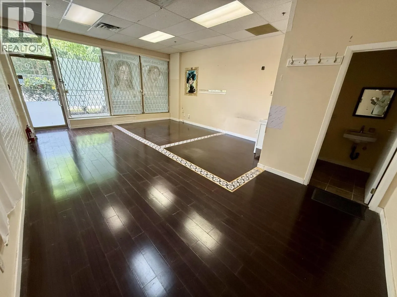 1270 8888 ODLIN CRESCENT