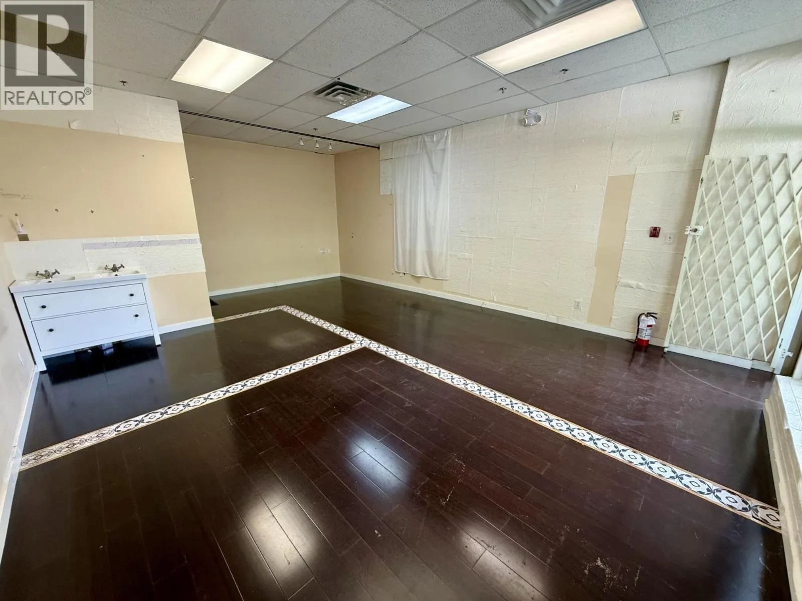1270 8888 ODLIN CRESCENT