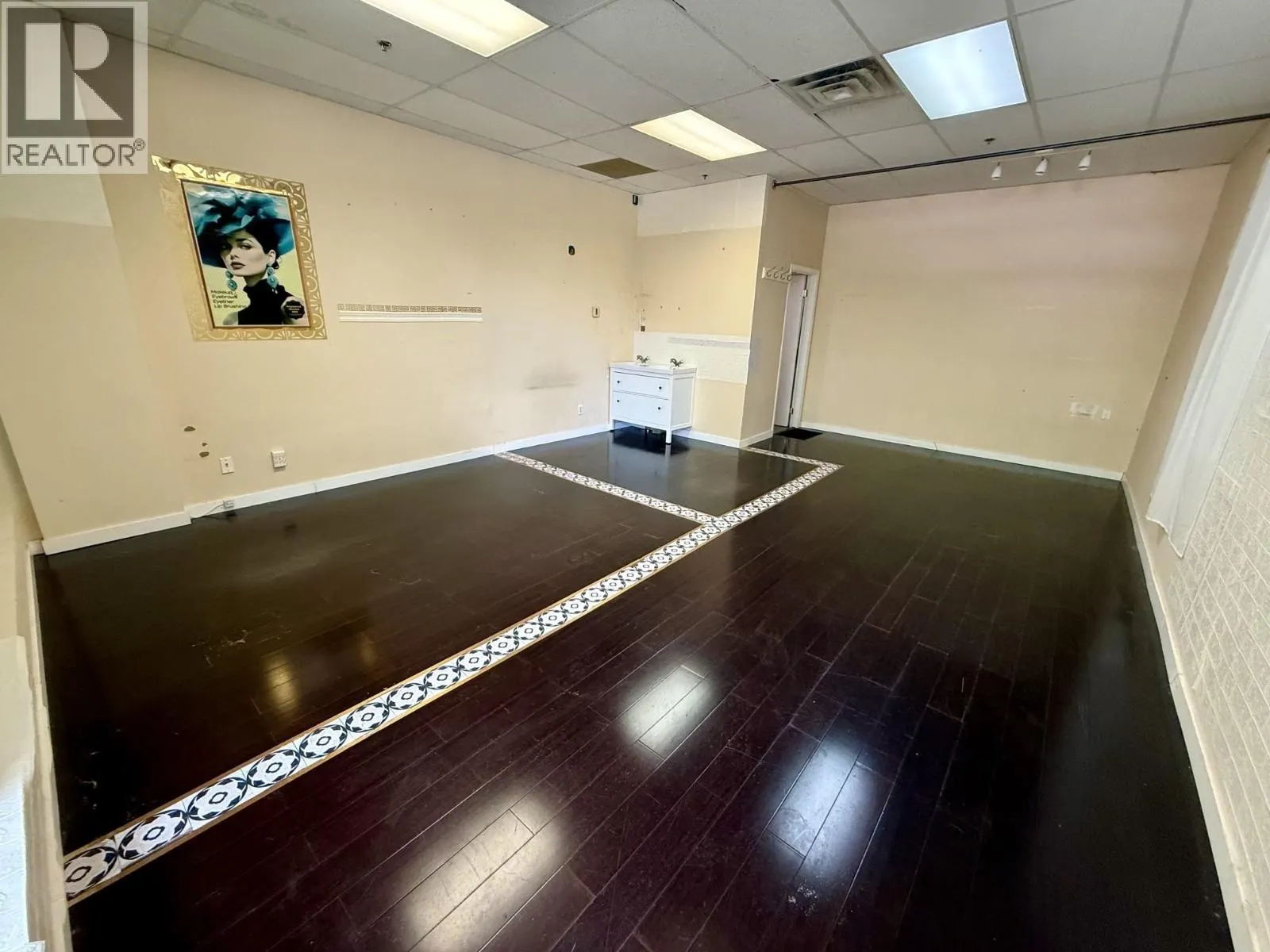 1270 8888 ODLIN CRESCENT