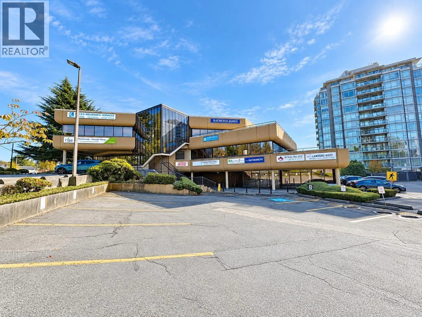 104 566 LOUGHEED HIGHWAY