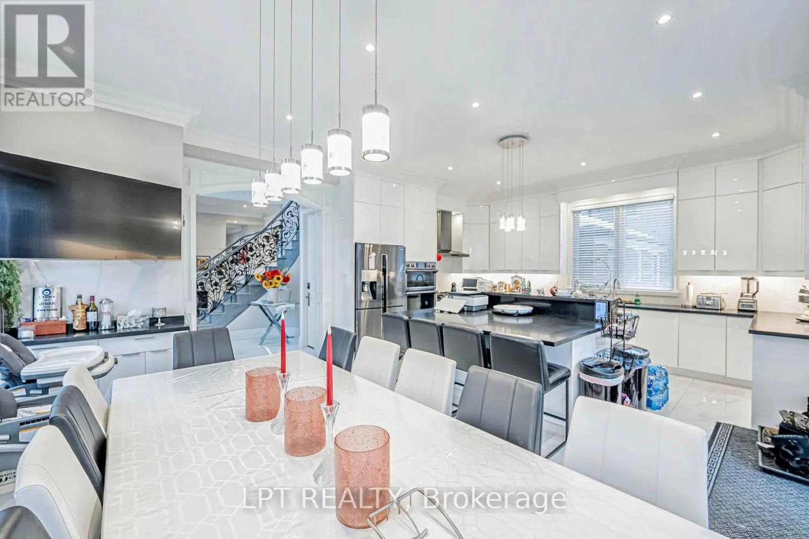 386 KENNEDY ROAD