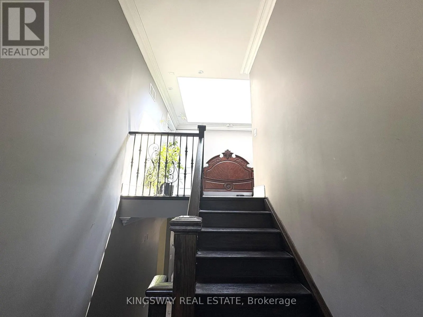 3686 ELLESMERE ROAD S