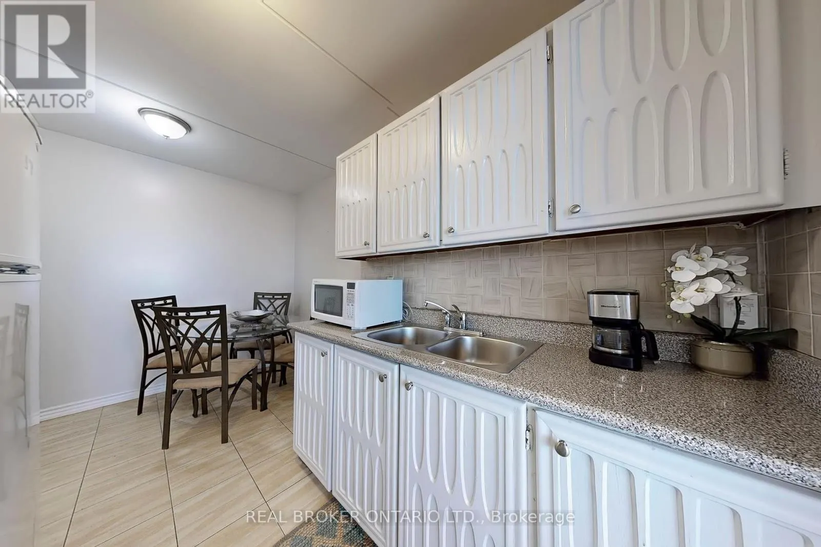 1012 - 2 GLAMORGAN AVENUE