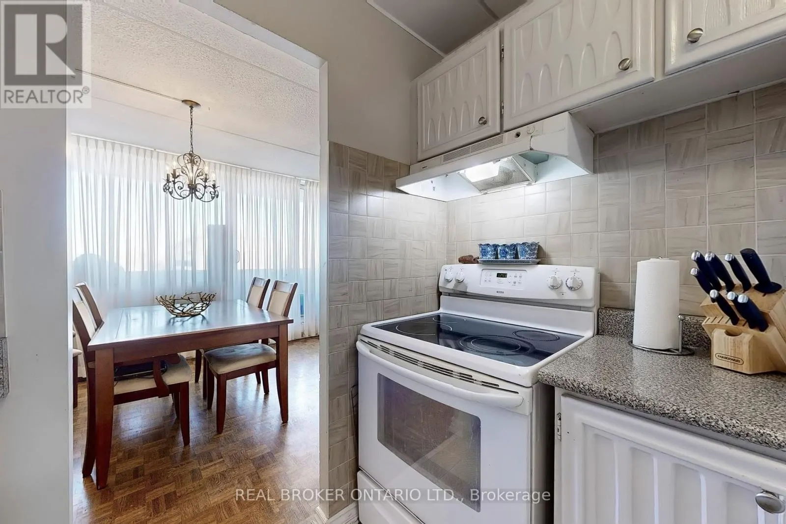 1012 - 2 GLAMORGAN AVENUE