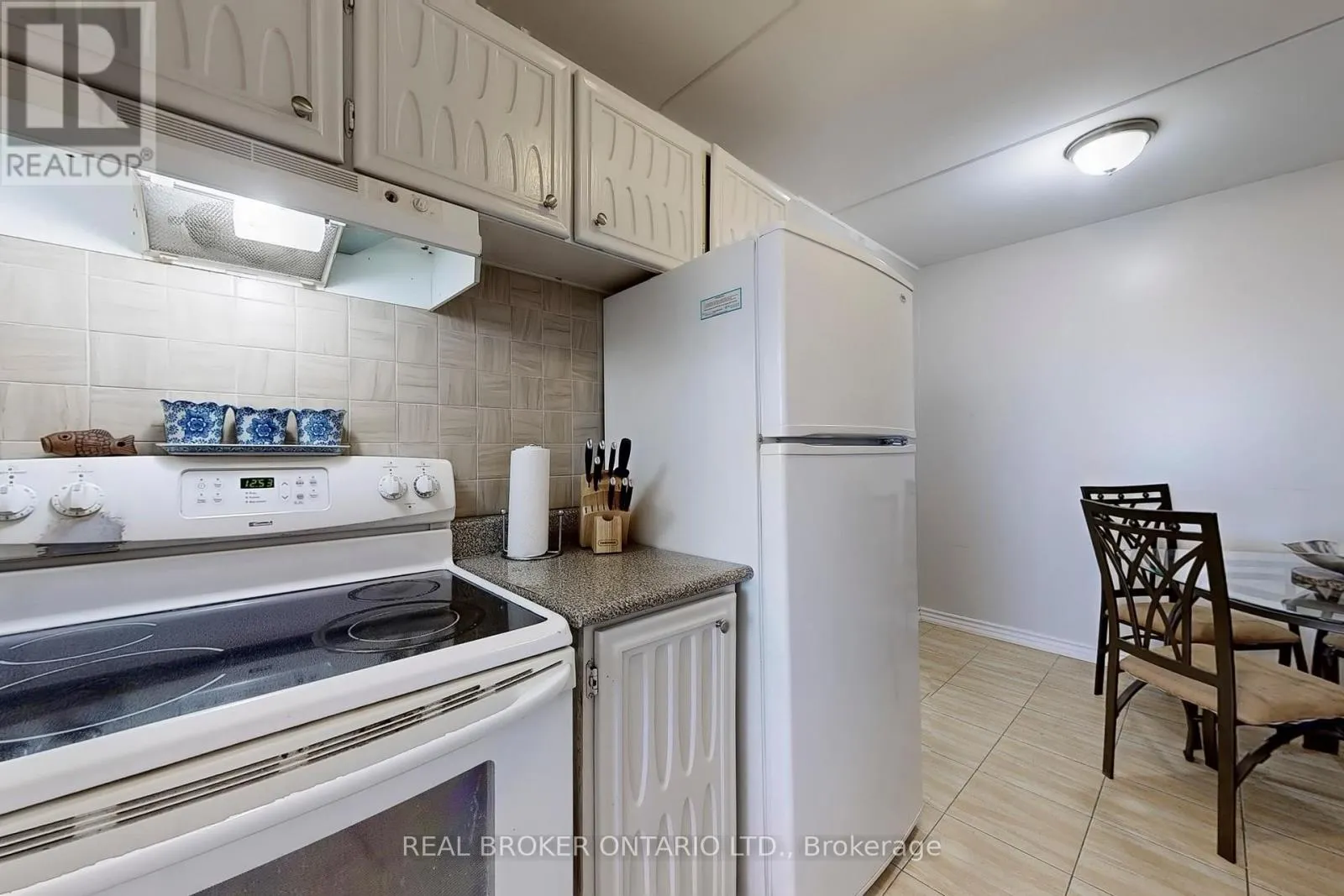 1012 - 2 GLAMORGAN AVENUE