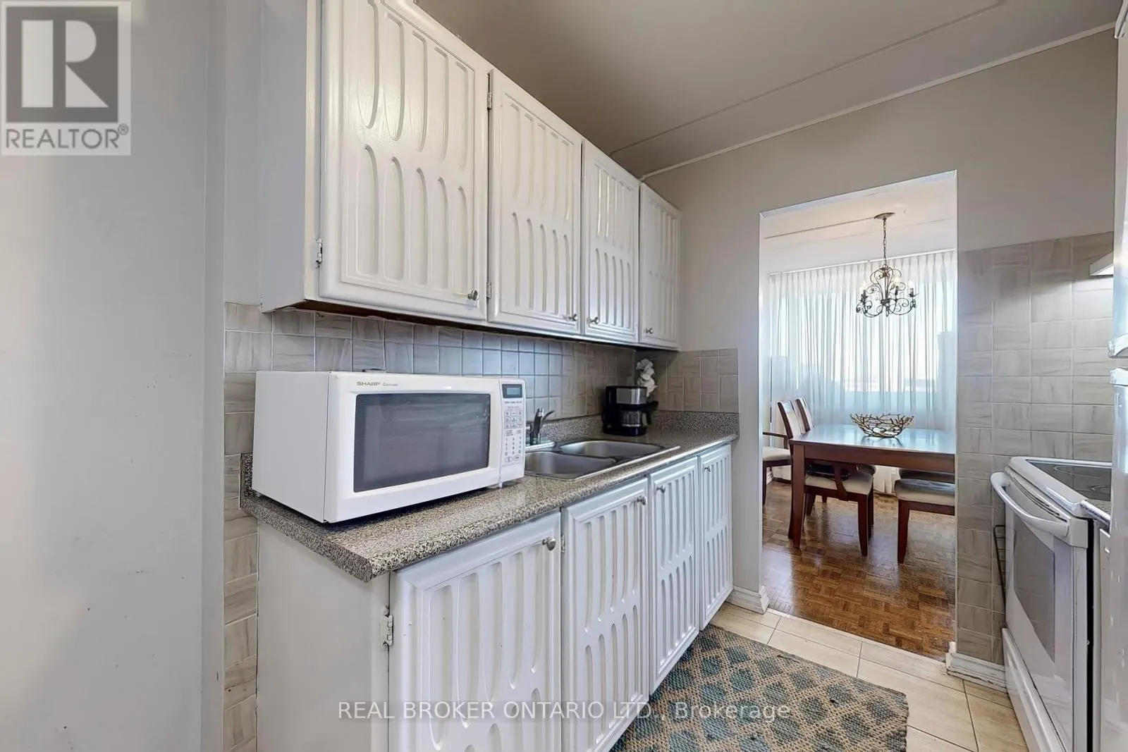 1012 - 2 GLAMORGAN AVENUE