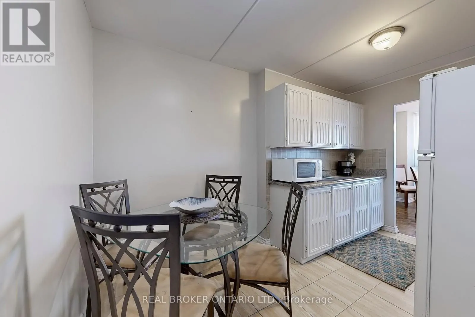 1012 - 2 GLAMORGAN AVENUE