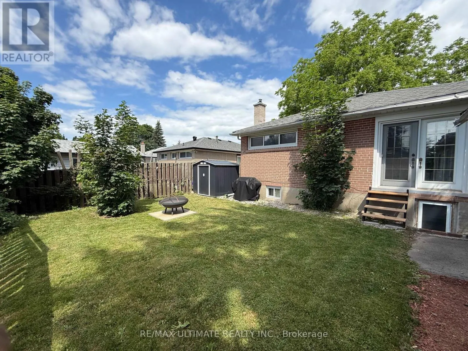 313 ROSSLAND ROAD W