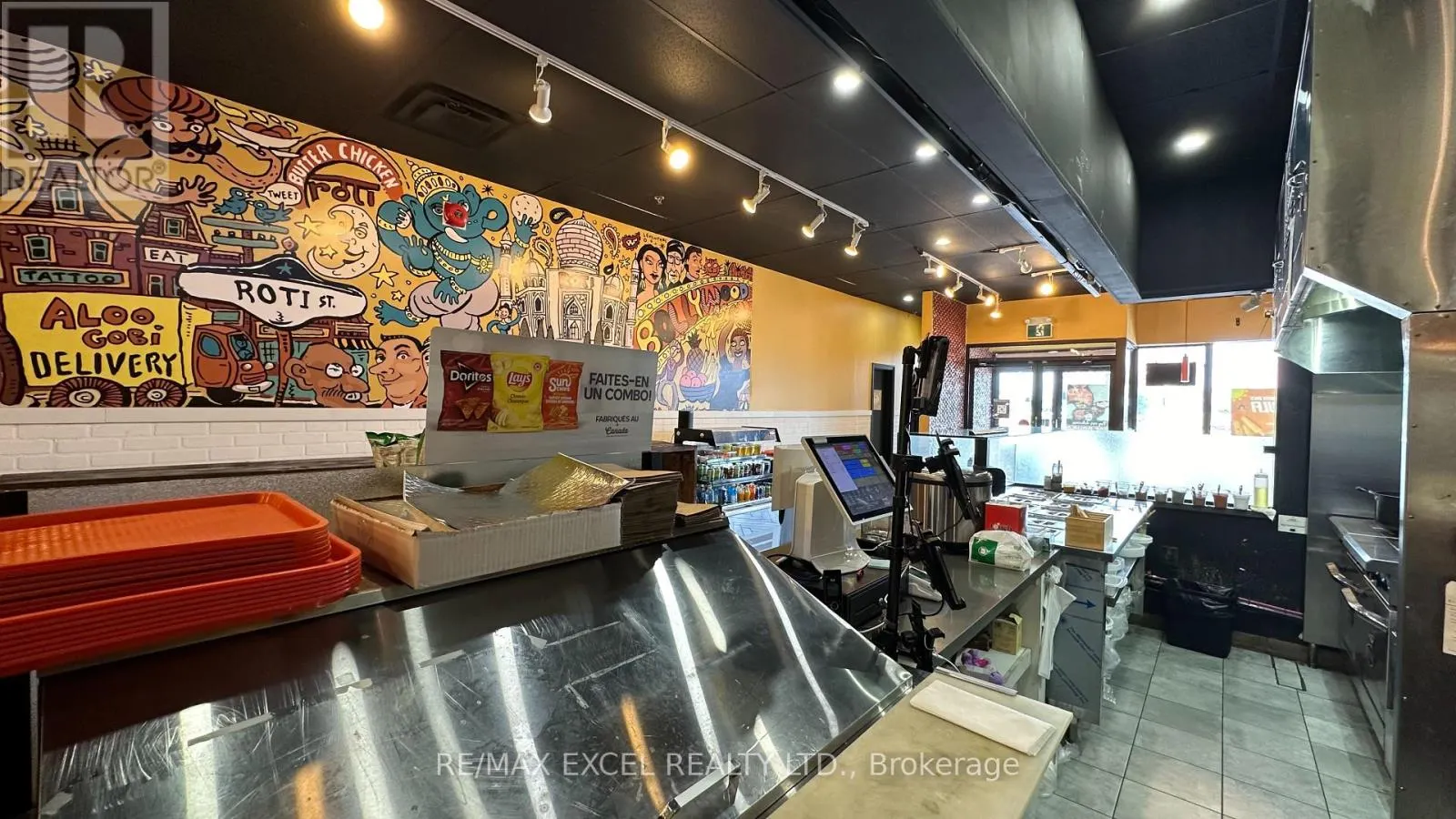 1615 DUNDAS STREET E