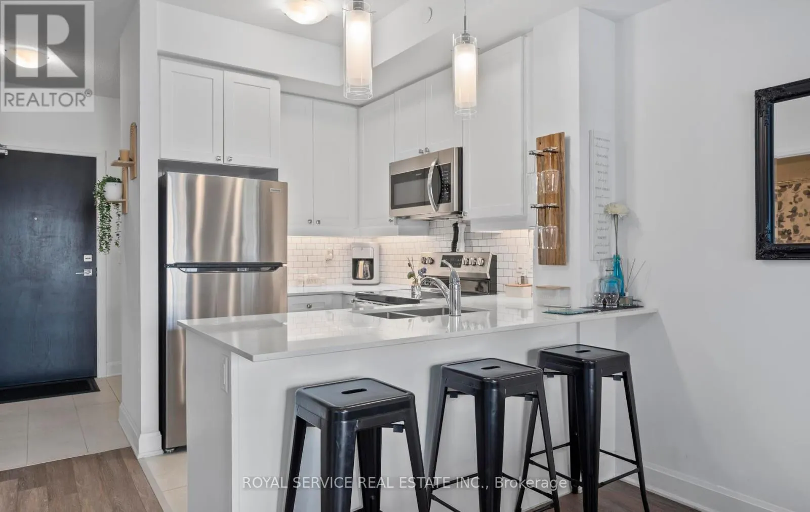 127 - 50 LAKEBREEZE DRIVE, #127