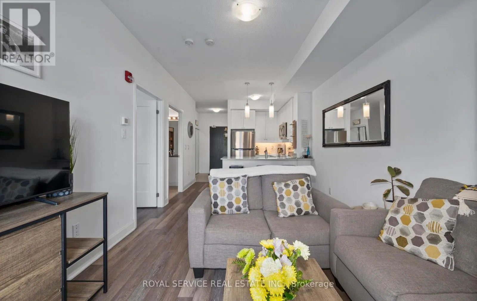 127 - 50 LAKEBREEZE DRIVE, #127