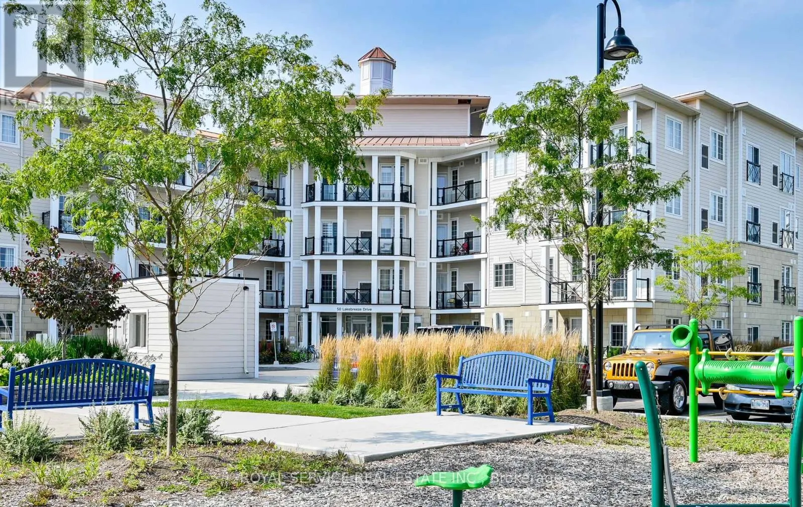 127 - 50 LAKEBREEZE DRIVE, #127