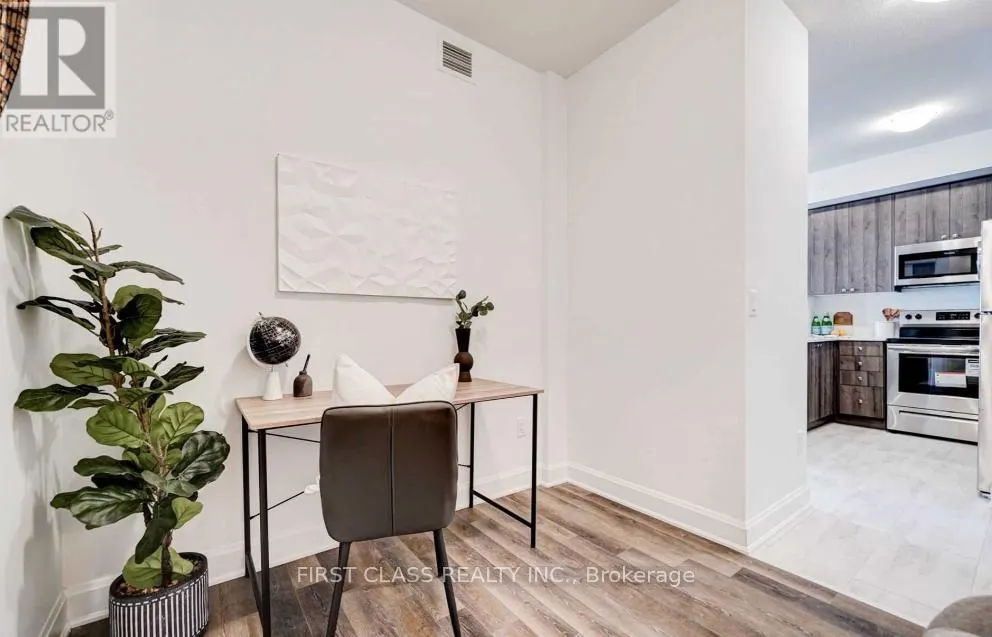 317 - 50 LAKEBREEZE DRIVE