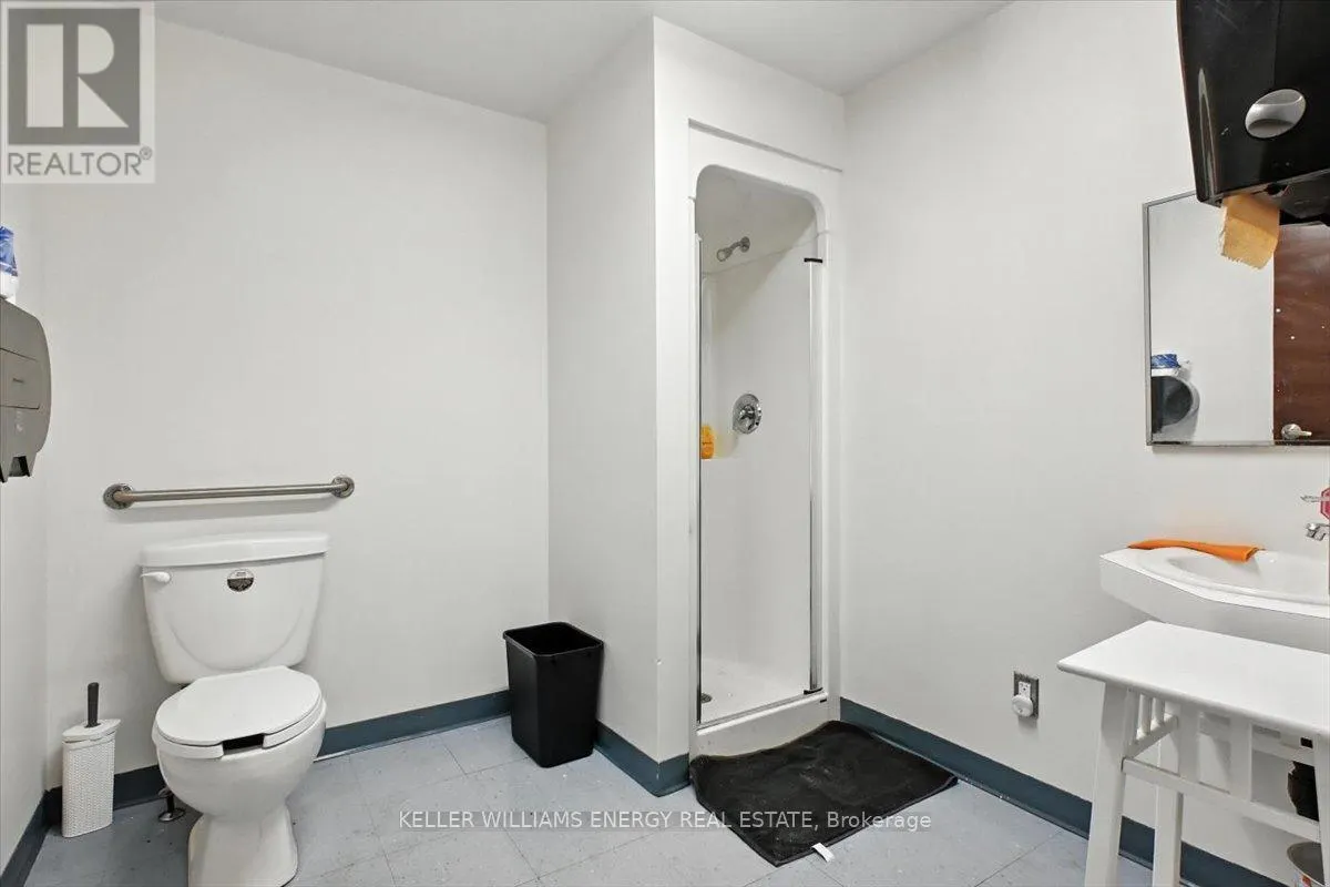 102 - 1143 WENTWORTH STREET W, #102