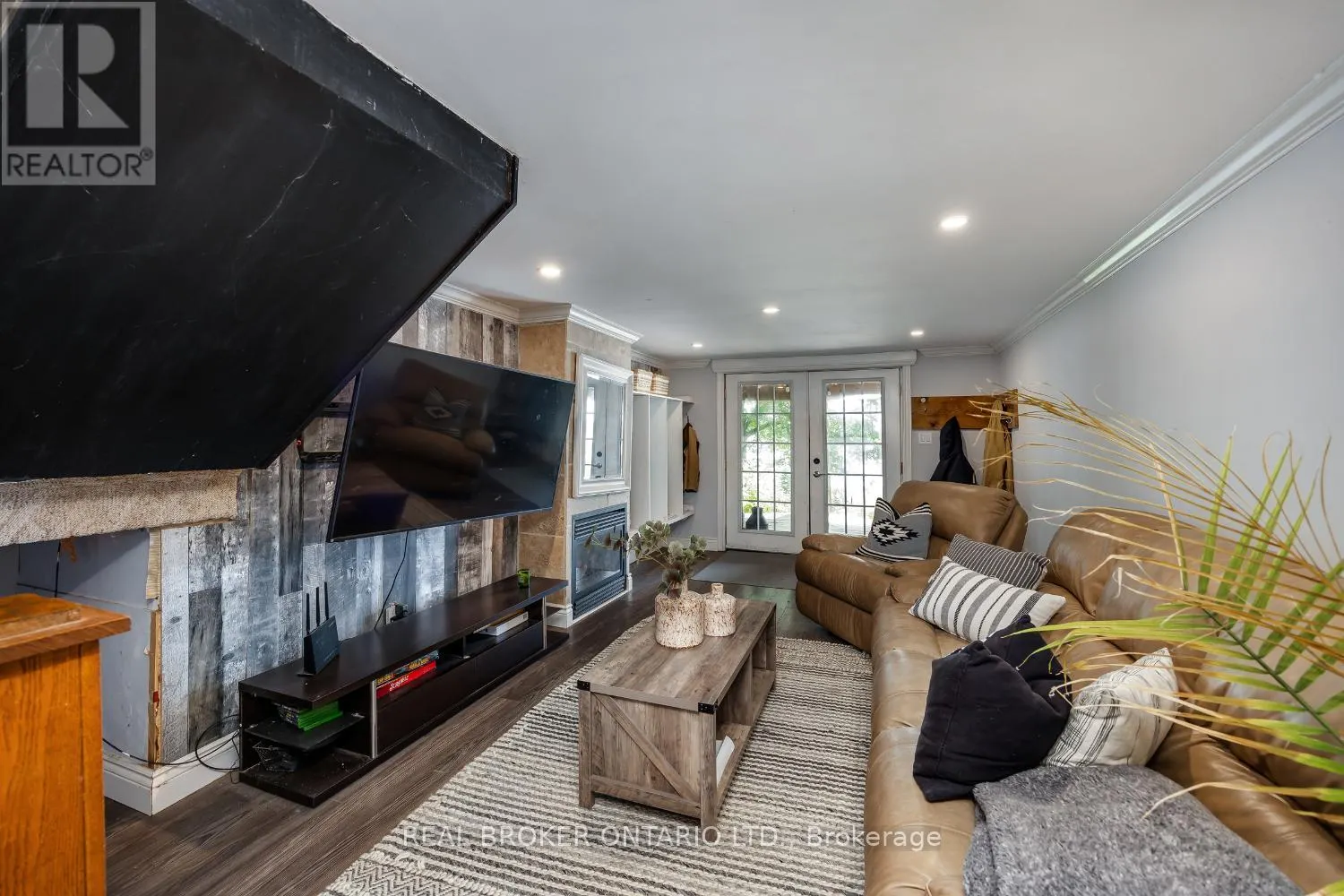 126 PINE POINT LANE