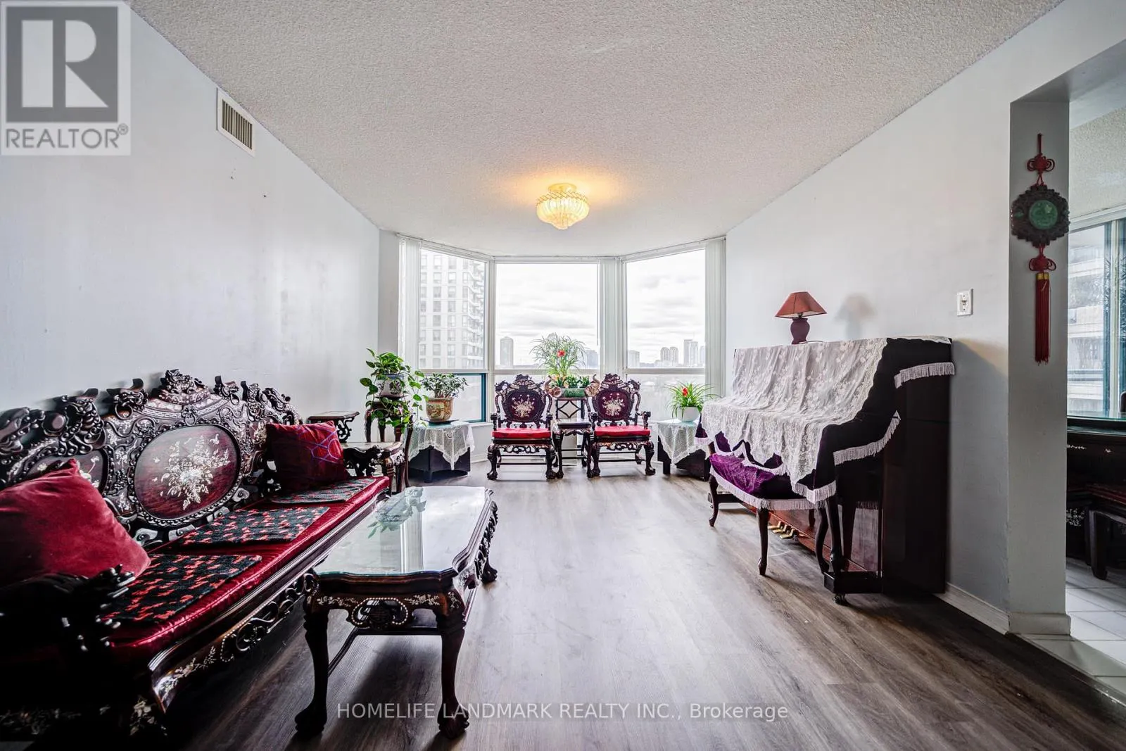 703 - 4725 SHEPPARD AVENUE E