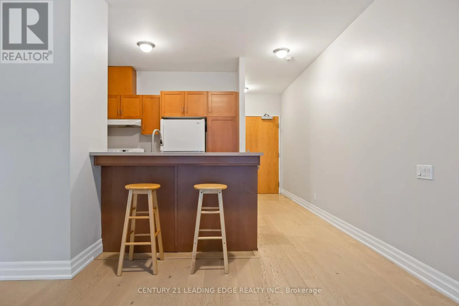 302 - 44 BOND STREET W