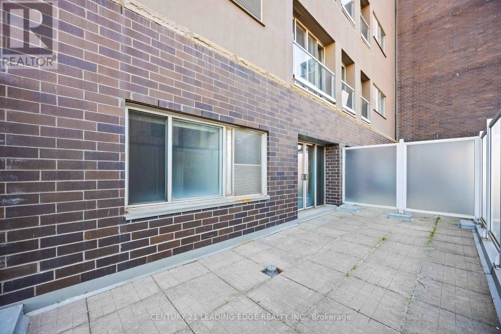 302 - 44 BOND STREET W