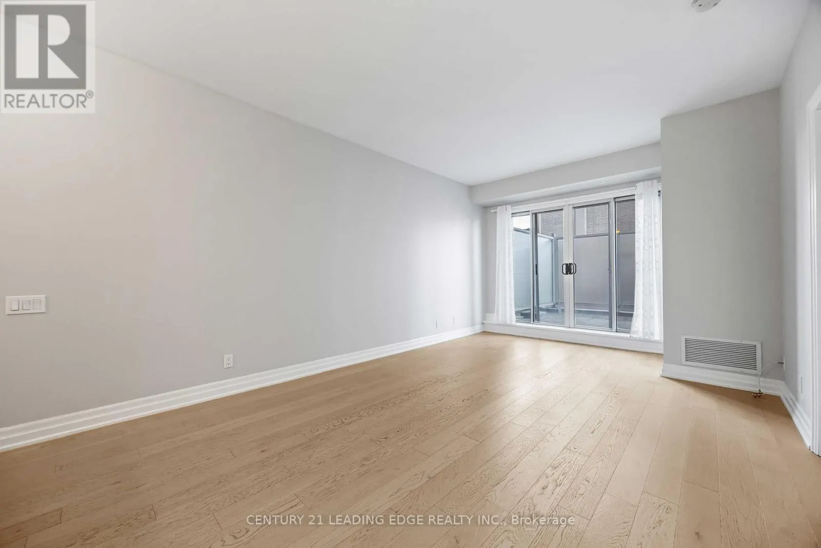 302 - 44 BOND STREET W