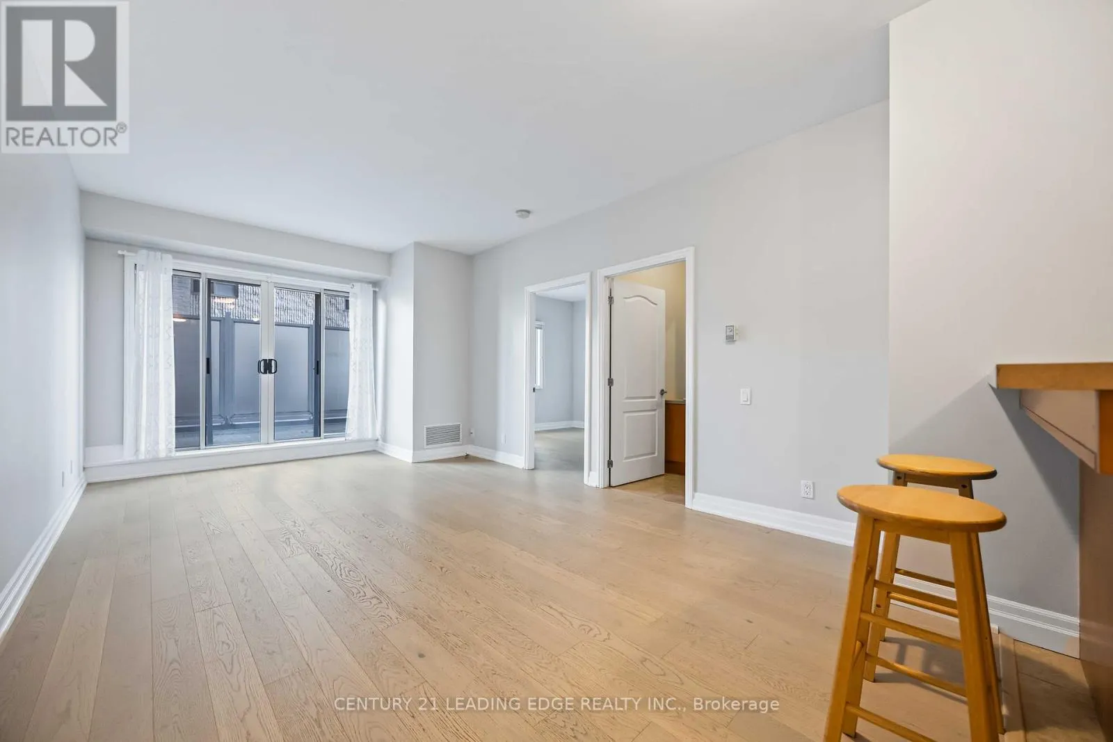 302 - 44 BOND STREET W