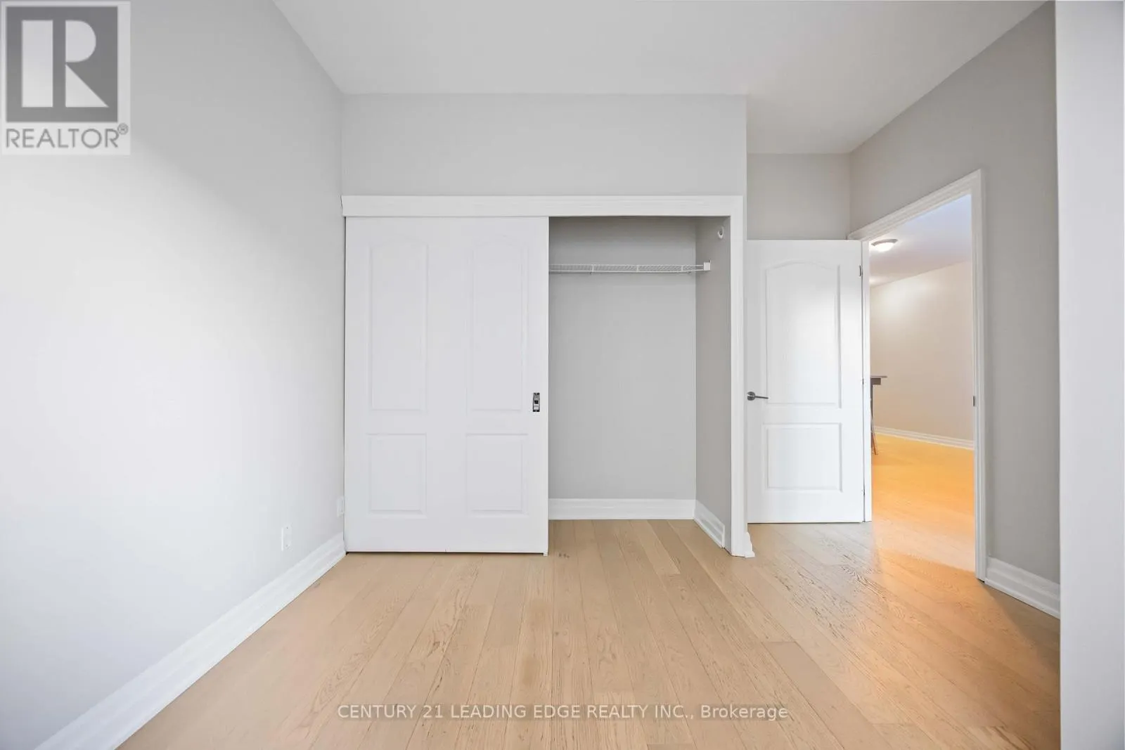 302 - 44 BOND STREET W