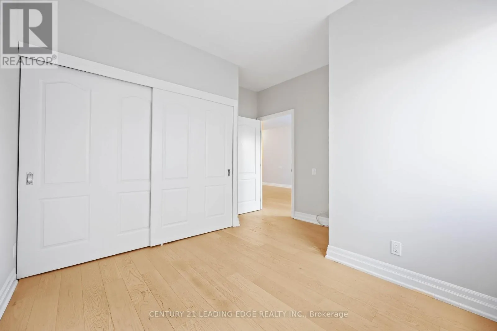 302 - 44 BOND STREET W