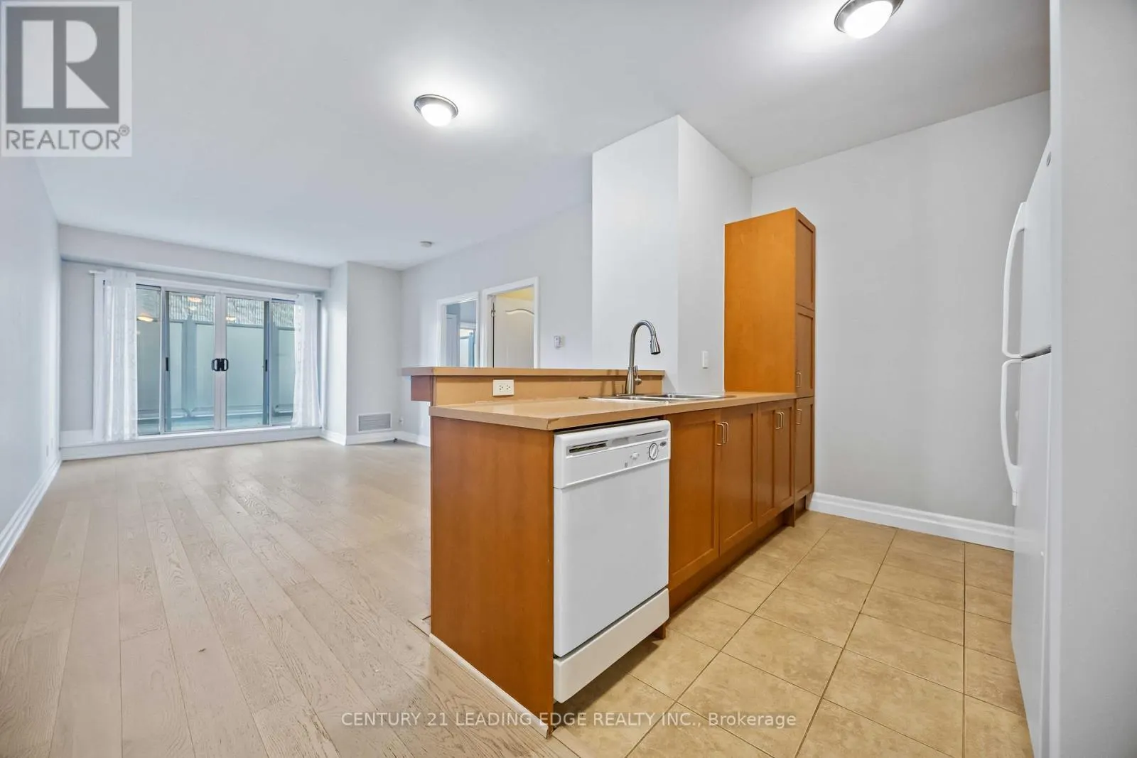 302 - 44 BOND STREET W