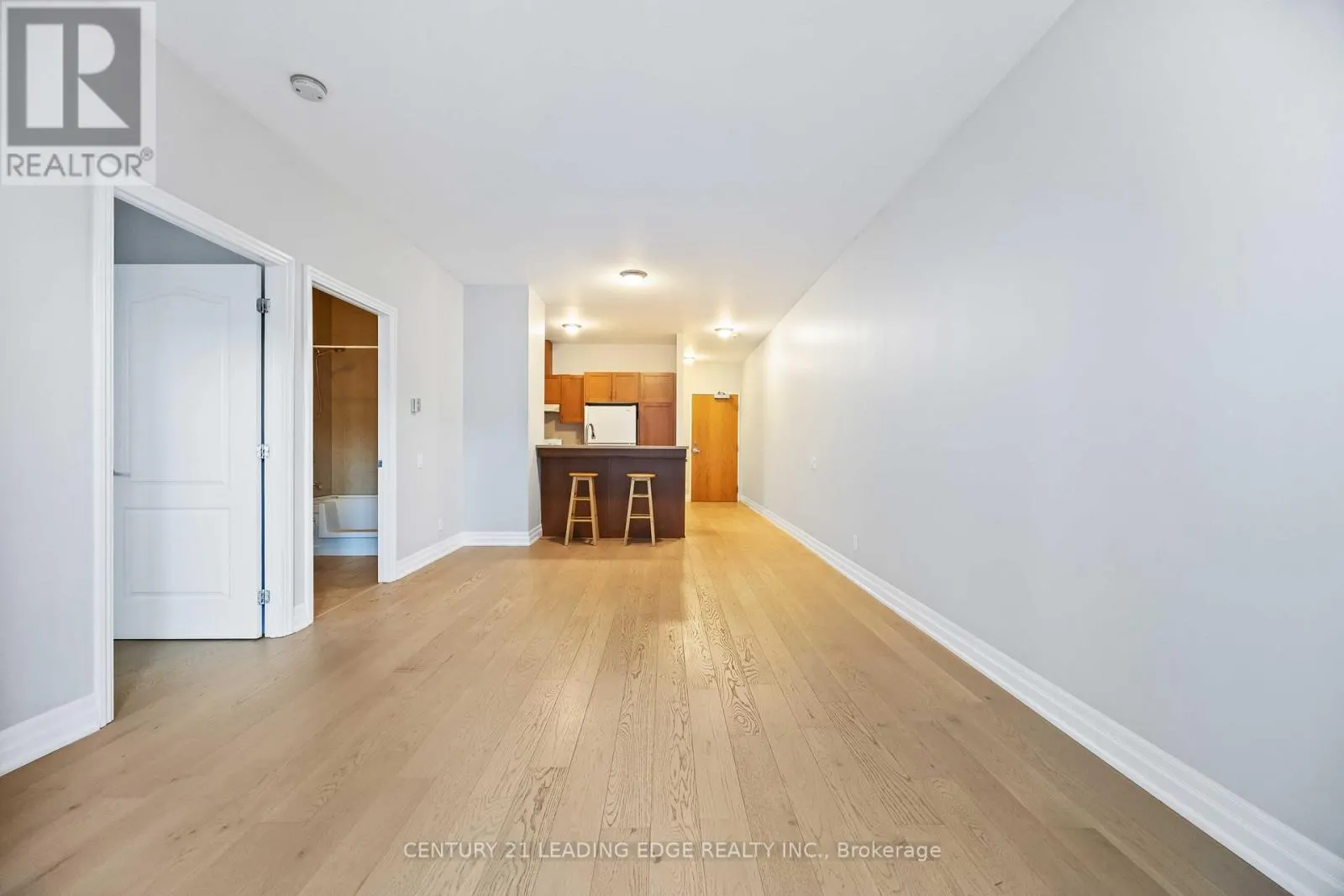 302 - 44 BOND STREET W