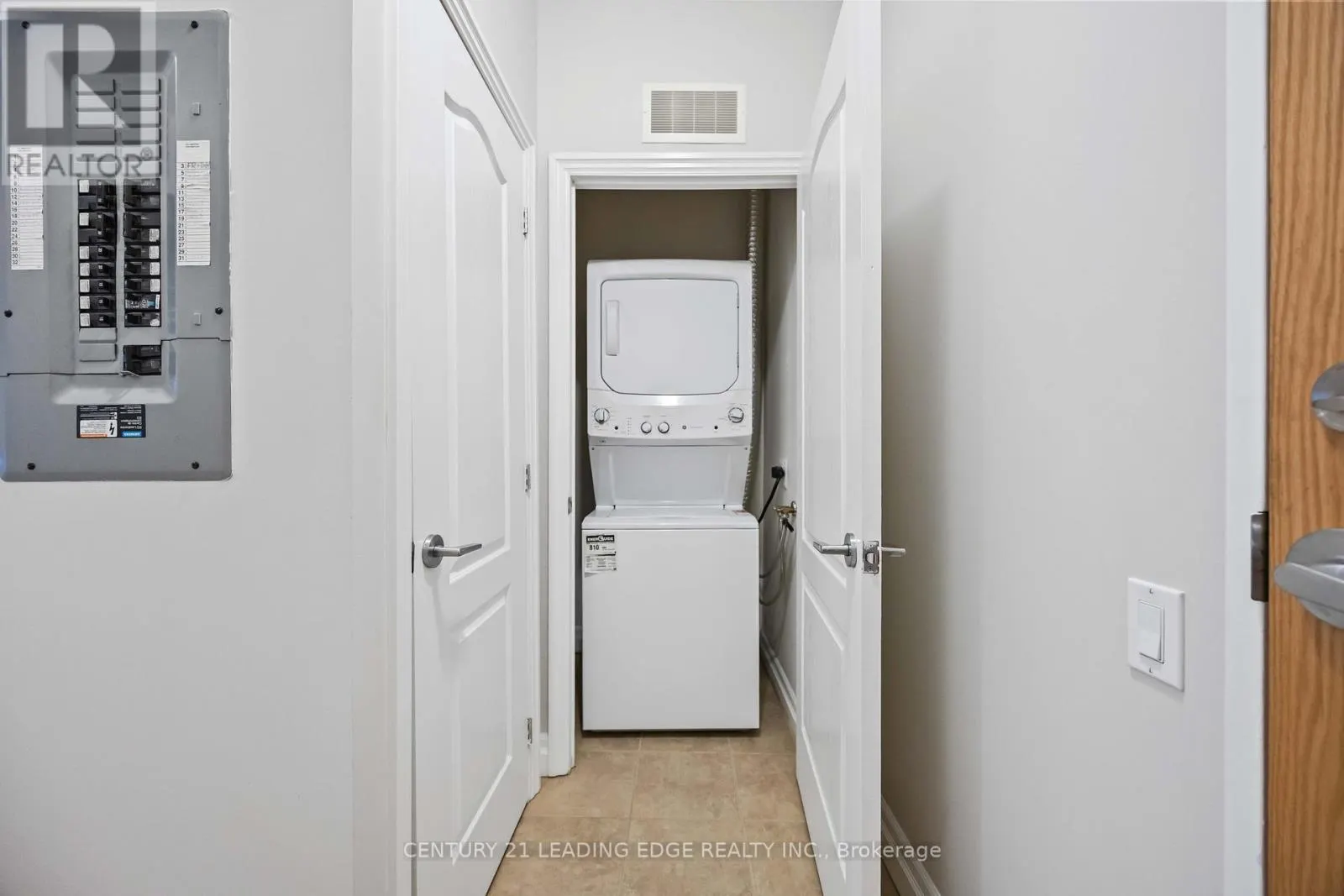 302 - 44 BOND STREET W