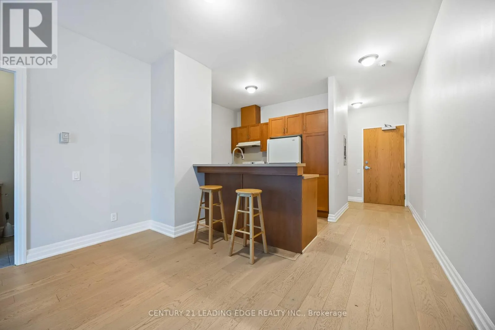 302 - 44 BOND STREET W