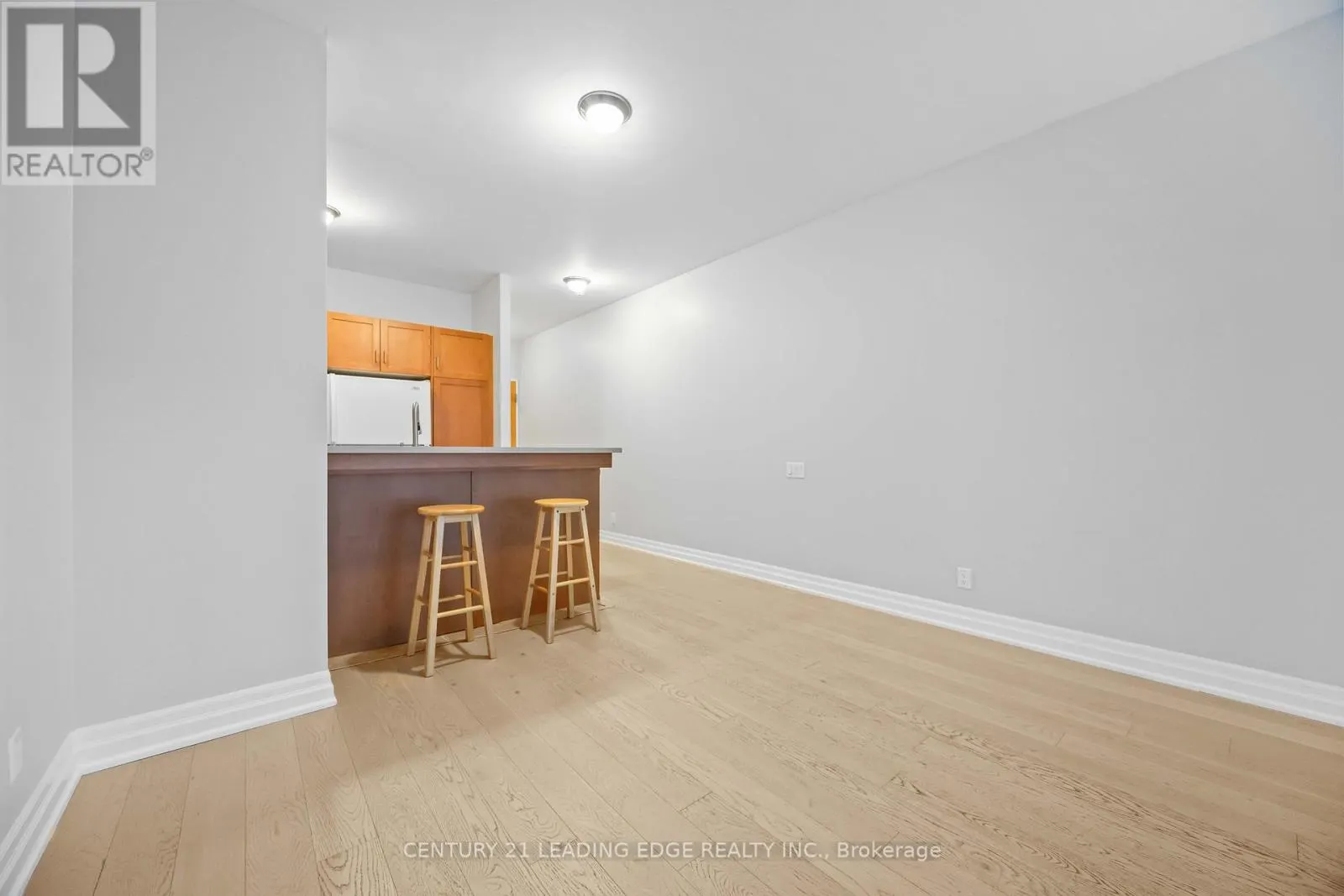 302 - 44 BOND STREET W