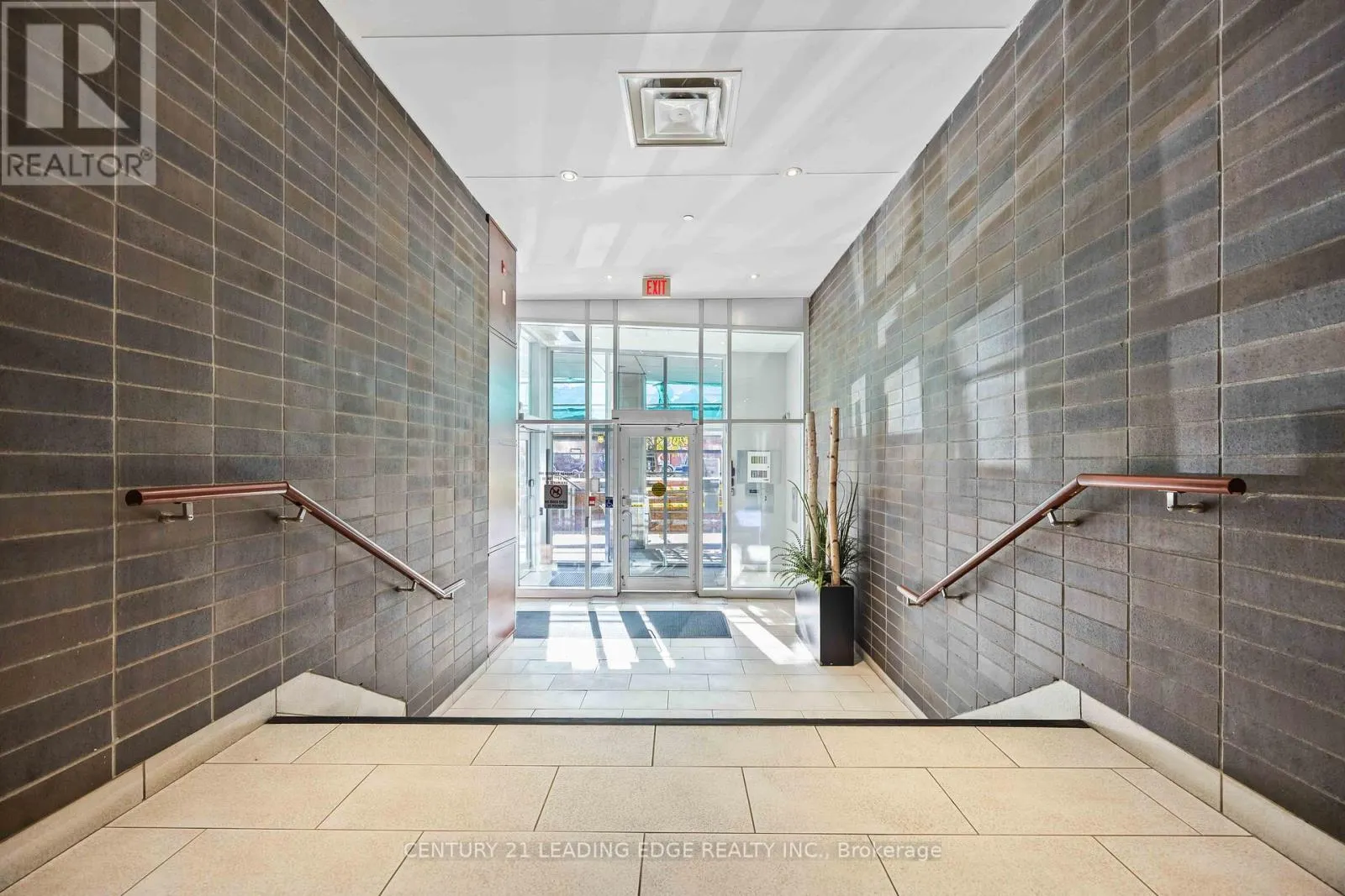 302 - 44 BOND STREET W