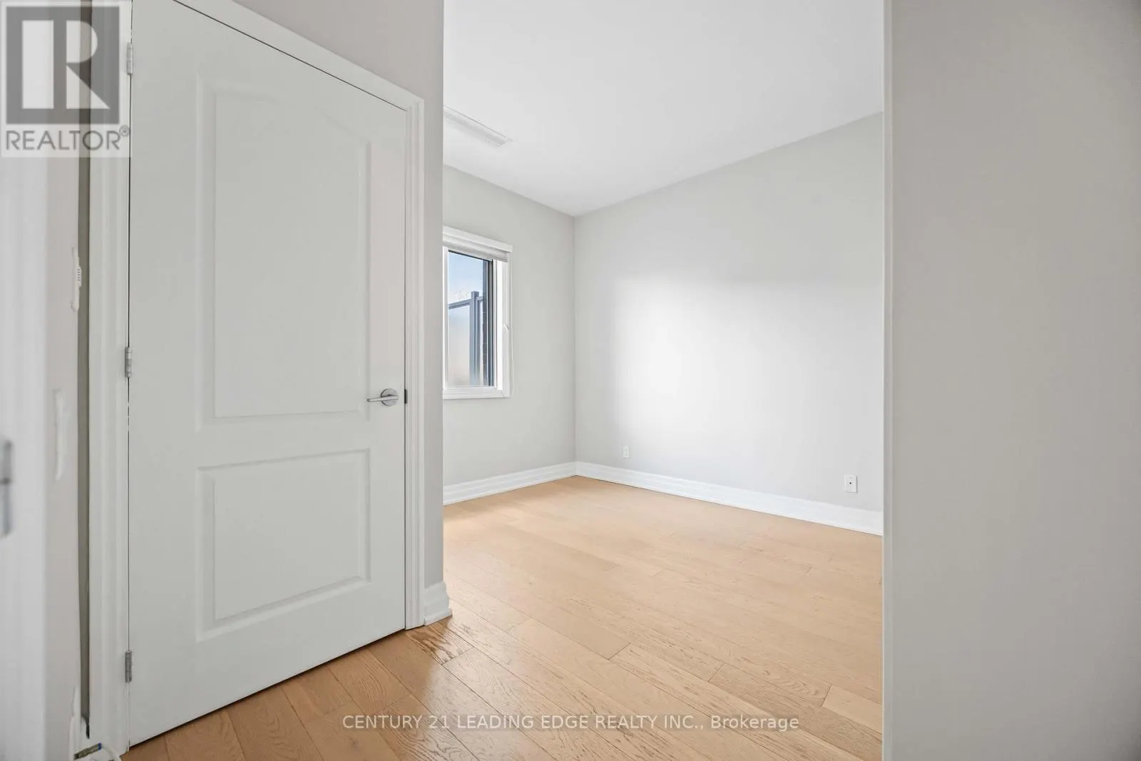 302 - 44 BOND STREET W