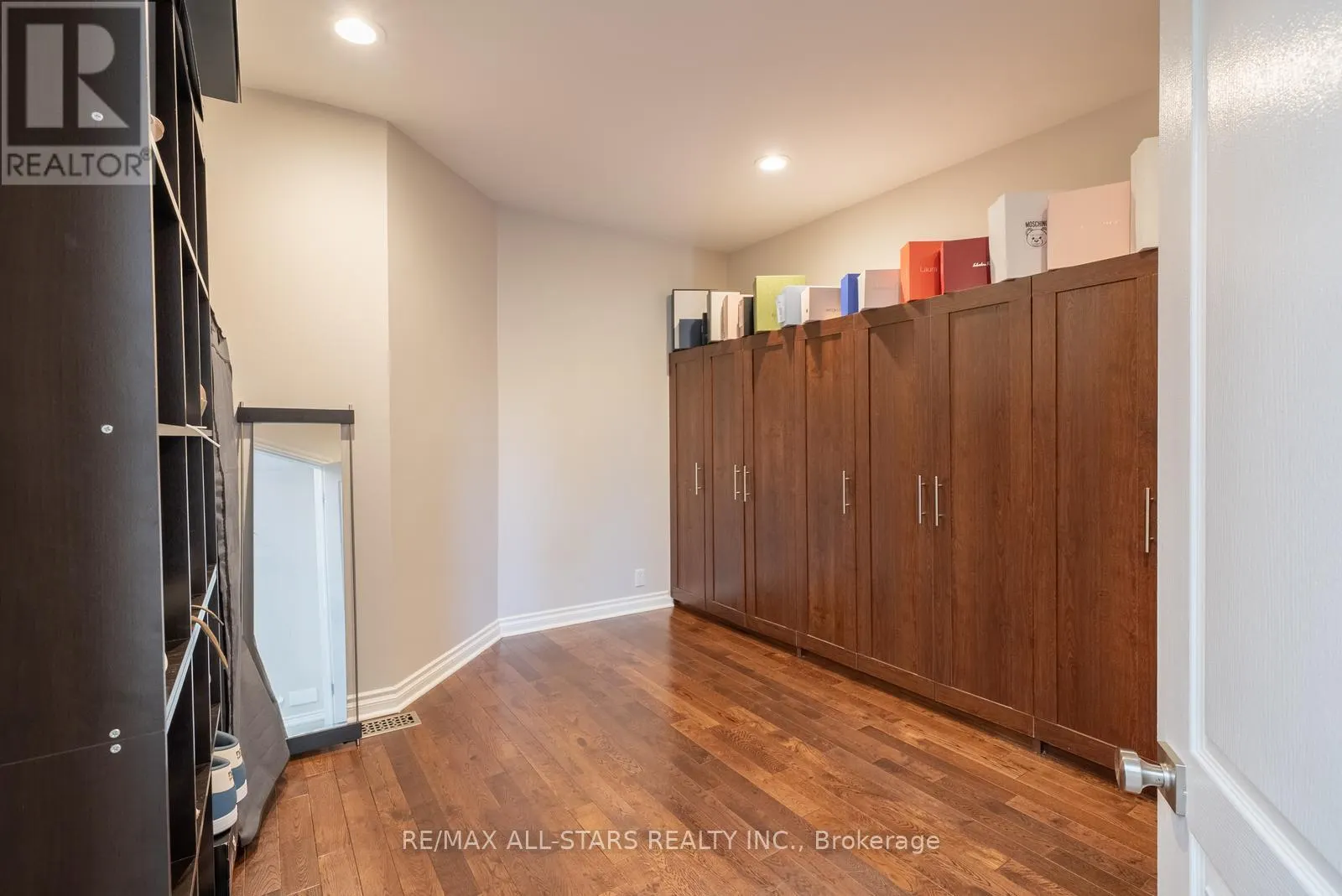 64 WOODBRIDGE CIRCLE