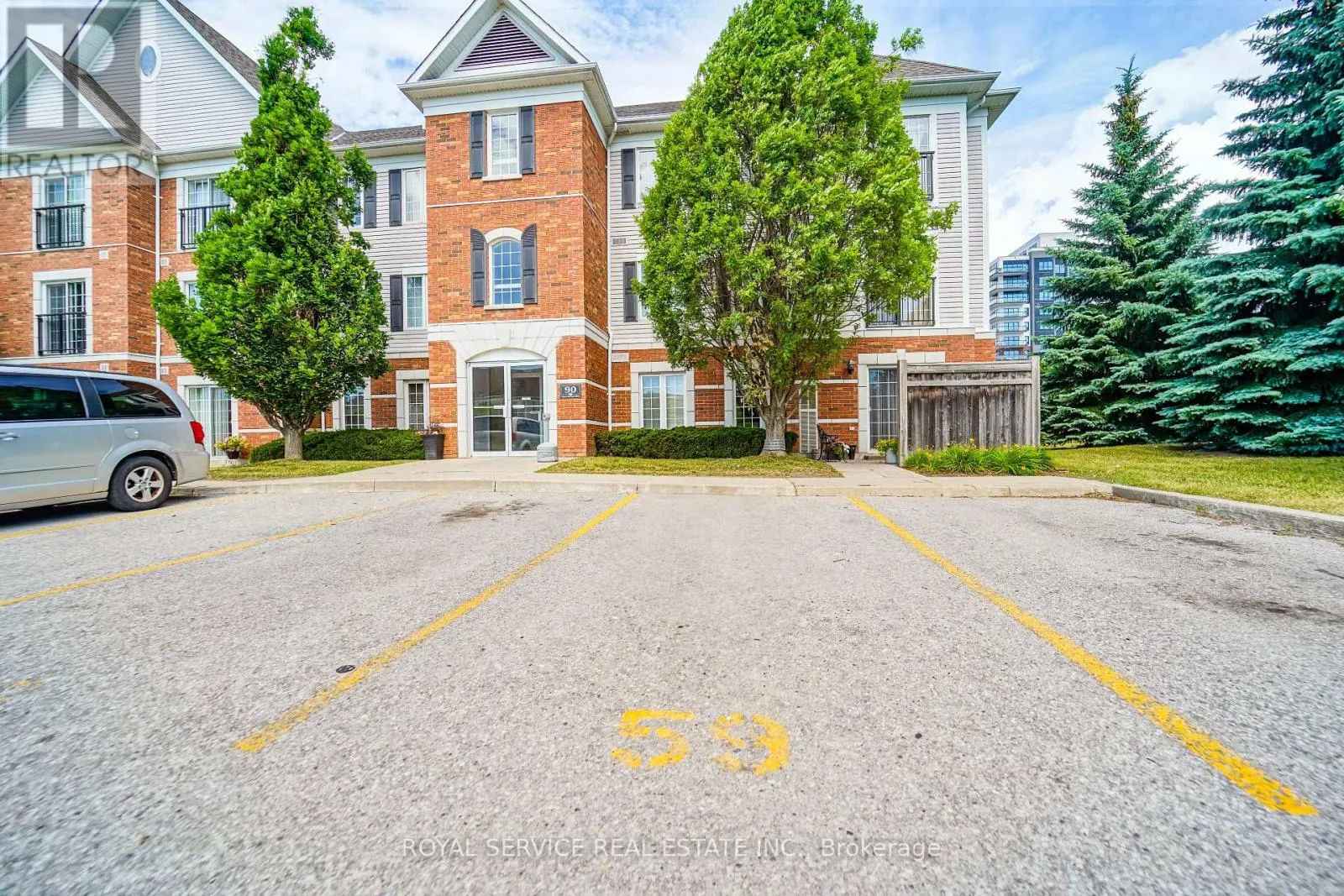 207 - 90 ASPEN SPRINGS DRIVE, #207