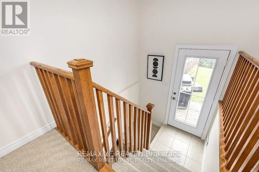 11 REEVESMERE LANE