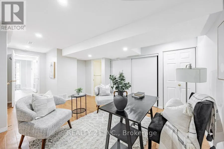 13 VENTURA LANE